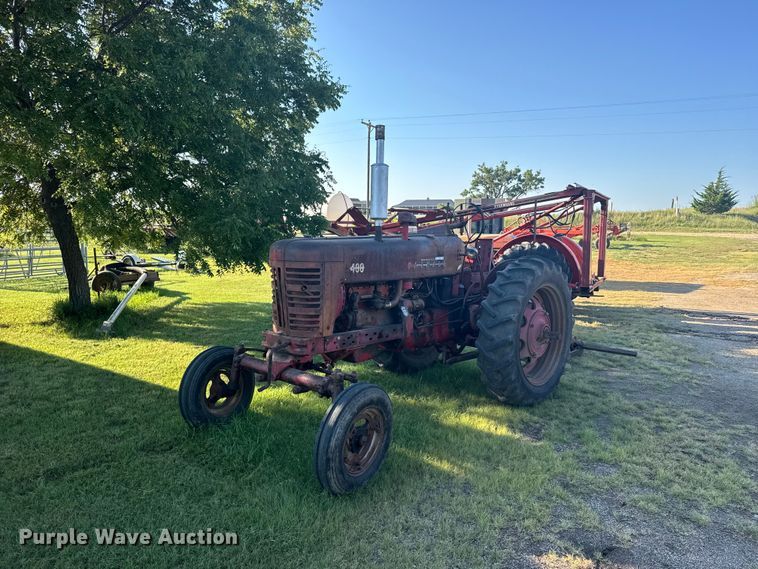 Farmall 400 tractor - DY3001