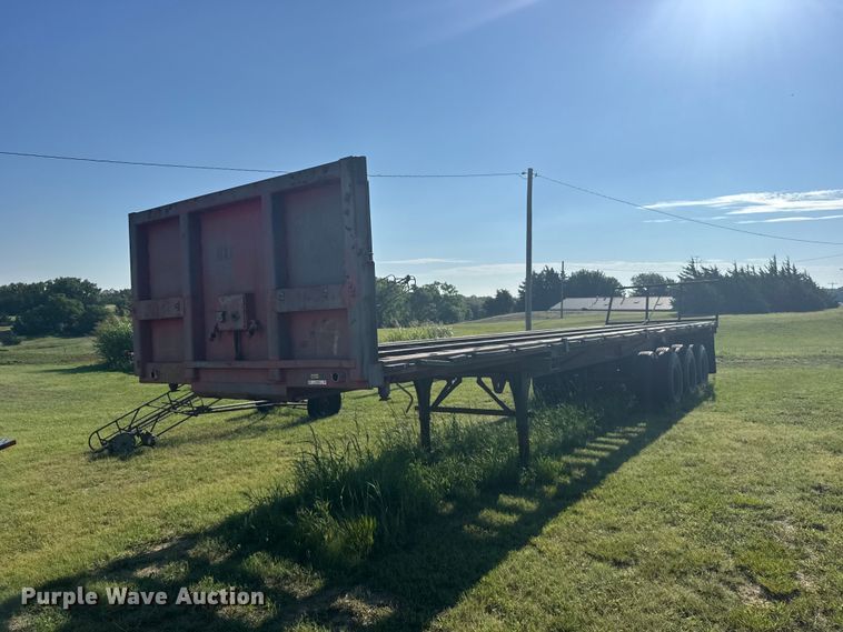 1981 USARM hay trailer - DY3005