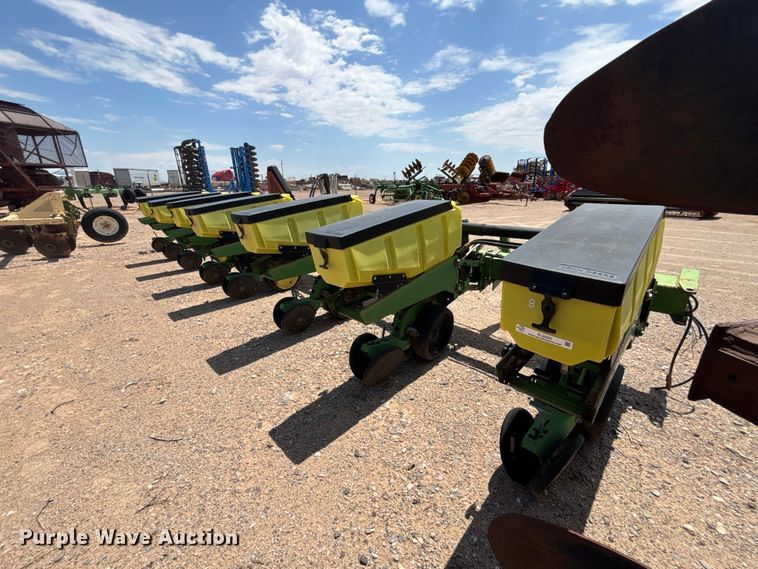 John Deere 1700 planter - EL2533