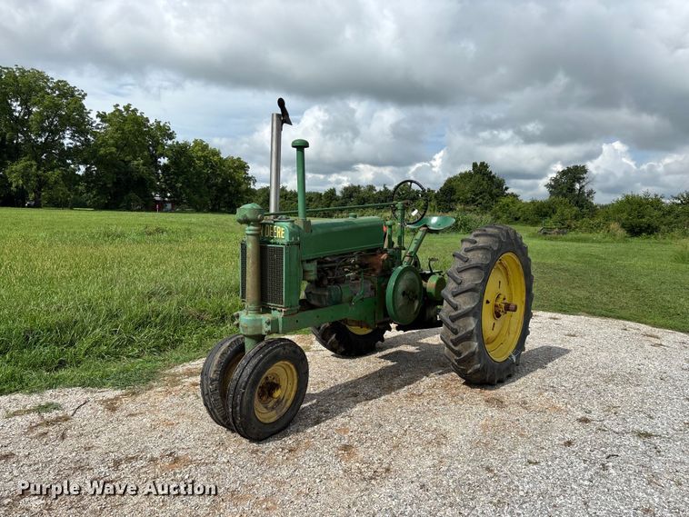 1938 John Deere A tractor - EO4398