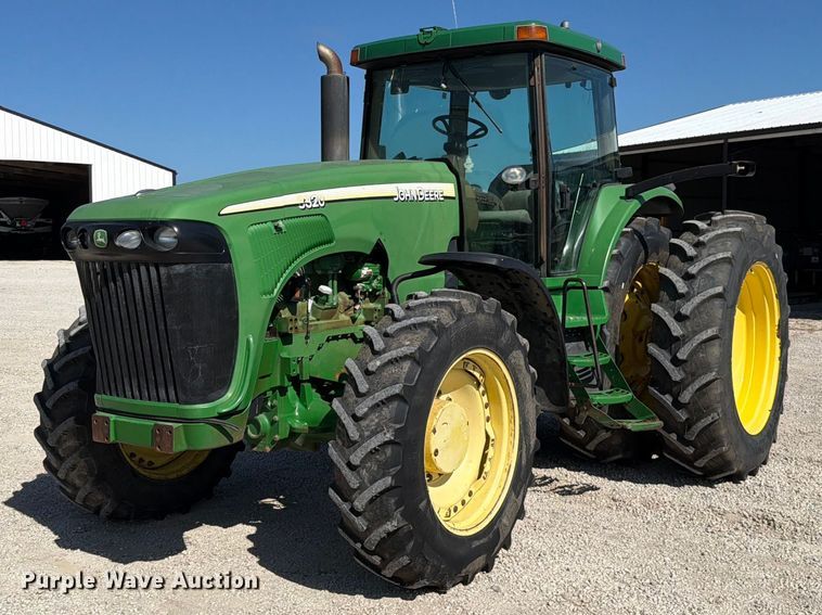 2004 John Deere 8320 MFWD tractor - EO8640