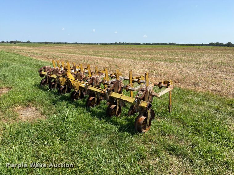 Buffalo 4600-6 row crop cultivator - EO8646