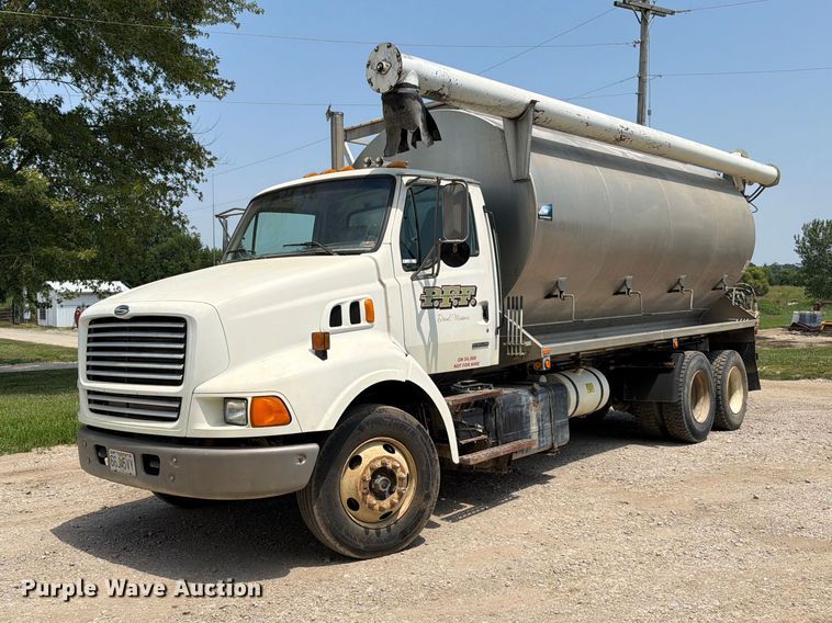 1999 Sterling L9513 feed delivery truck - EO8651