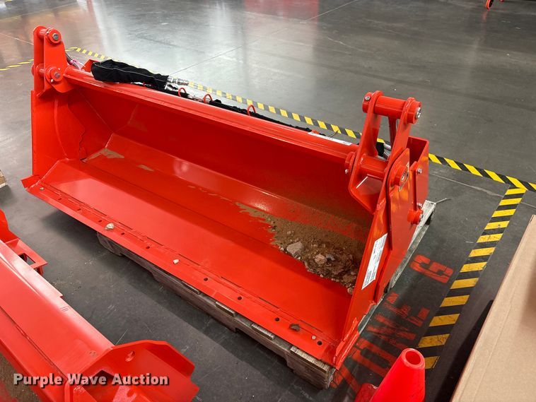 Kubota L2245A four-in-one bucket - ET0127
