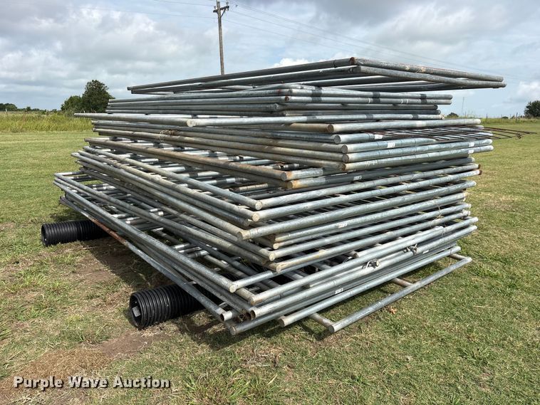 Approximately (33) Noble corral panel - ET0316