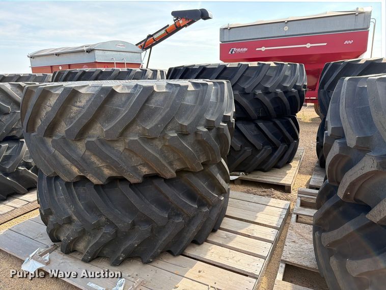 (4) Fendt 1050 tractor tires - EU5847