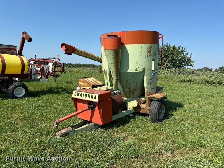 Owatonna Grinder feed mixer - EX2067