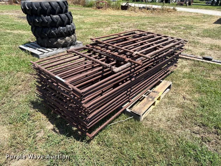 (13) livestock panels - EX2105