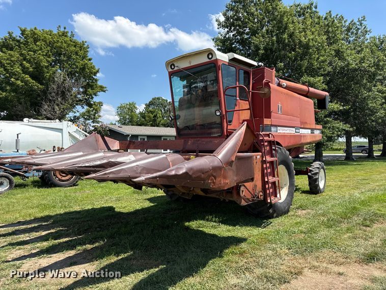 1982 International Harvester 1460 combine - EX2109