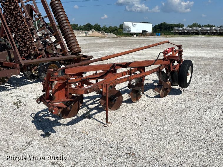 International 540 four bottom plow - FC1911