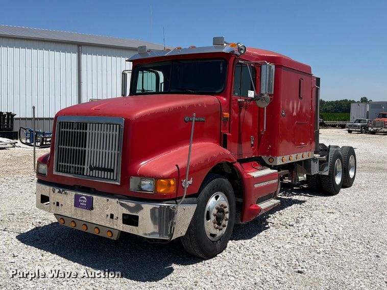 1996 International 9200 semi truck - FK4068