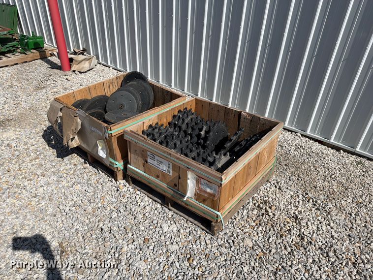 Planter closing wheels - FN5761