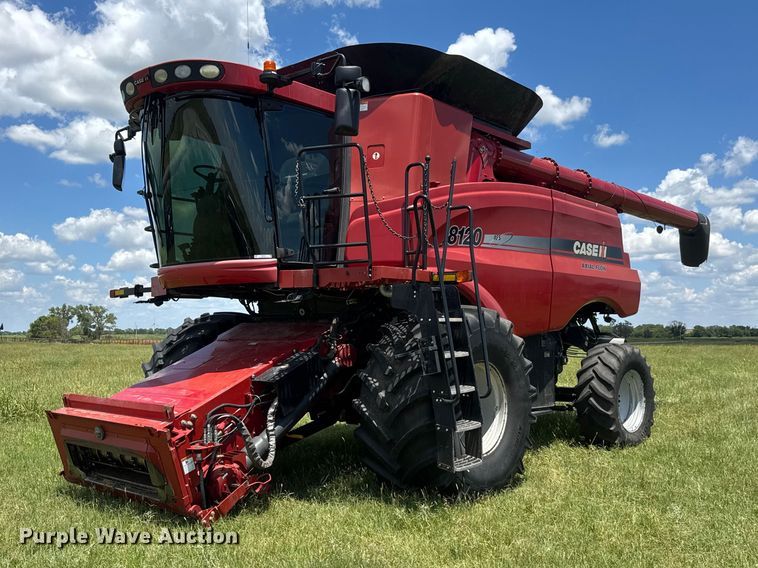 2011 Case IH 8120 Axial Flow combine - MZ9704