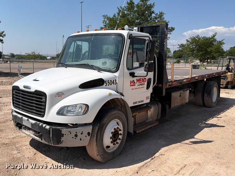 2020 Freightliner Business Class M2 flatbed truck - DQ0082