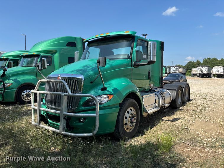 2021 International RH613 semi truck - DT0089