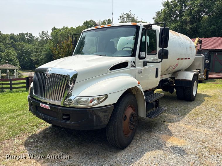 2002 International 4300 propane delivery truck - DT2904