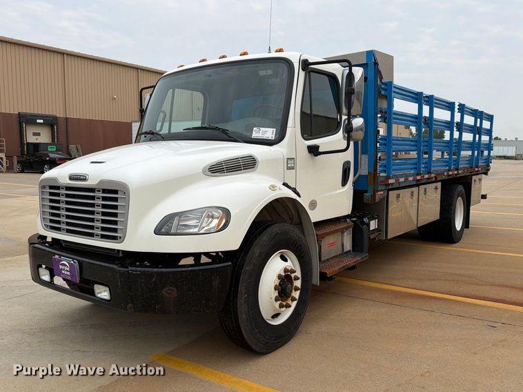2018 Freightliner Business Class M2 flatbed truck - DV8561