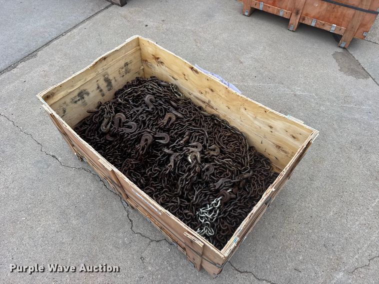 Approximately 20 load chains - DY3142