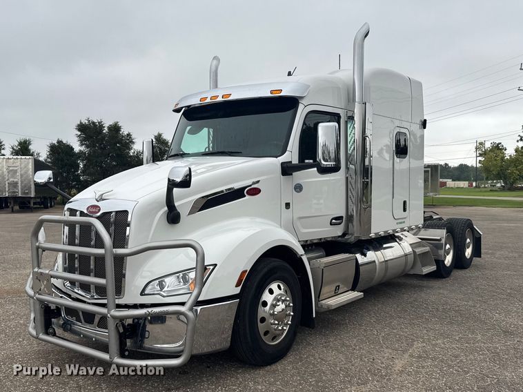 2025 Peterbilt 579 semi truck - DY3144