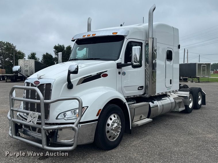 2025 Peterbilt 579 semi truck - DY3147