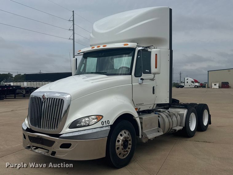 2014 International Prostar 122 semi truck - DY3148