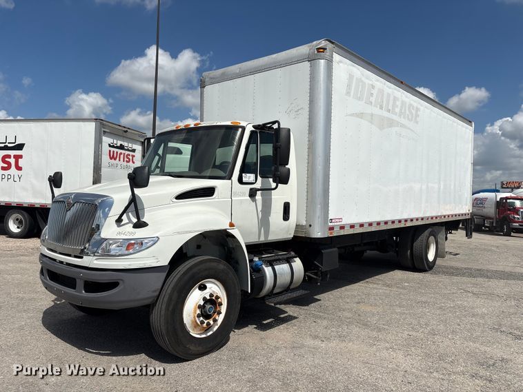 2016 International 4300 box truck - EA7319