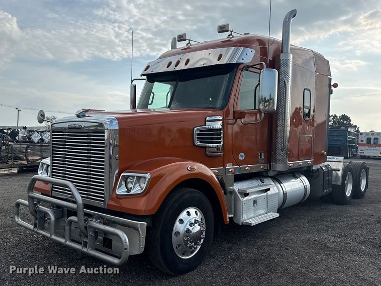 2019 Freightliner 122SD semi truck - EG8994