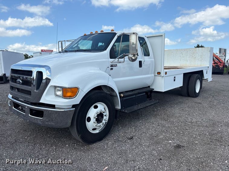 2015 Ford F650 Super Duty Ext. Cab flatbed truck - EG9182