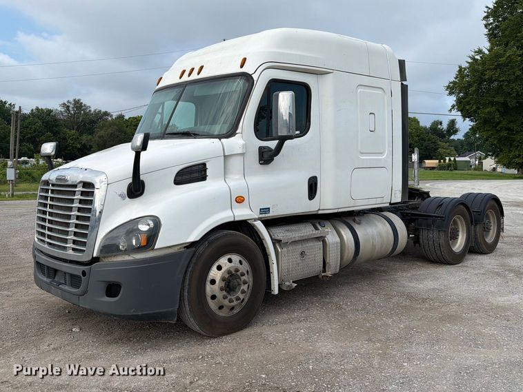 2016 Freightliner Cascadia semi truck - EL0109