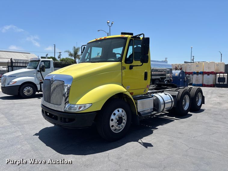 2015 International 8600 semi truck - EL2506