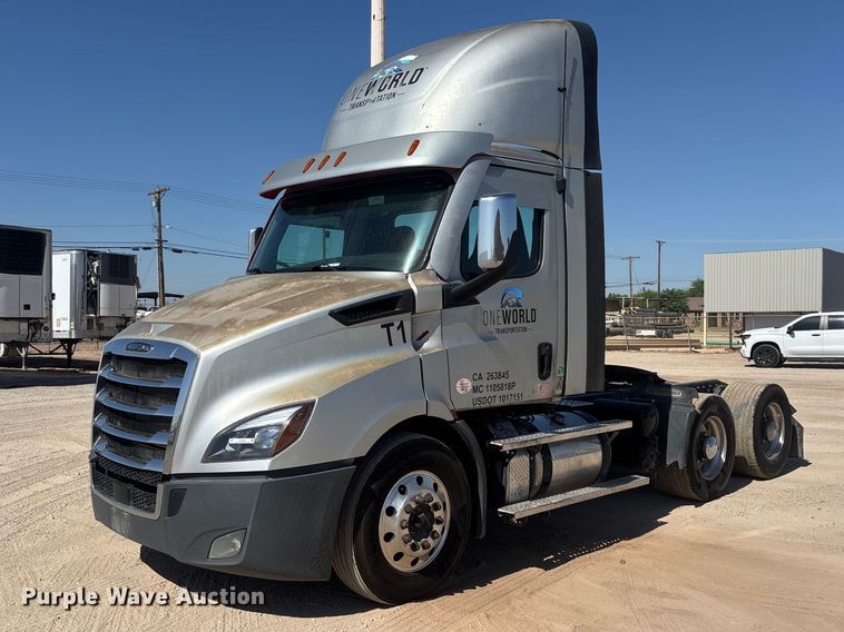 2020 Freightliner Cascadia semi truck - EL2515