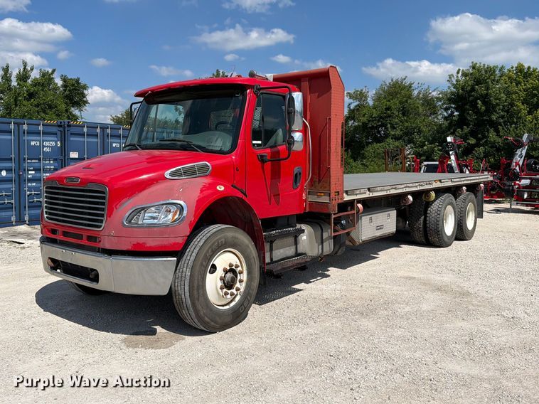 2018 Freightliner Business Class M2 flatbed truck - EO8612