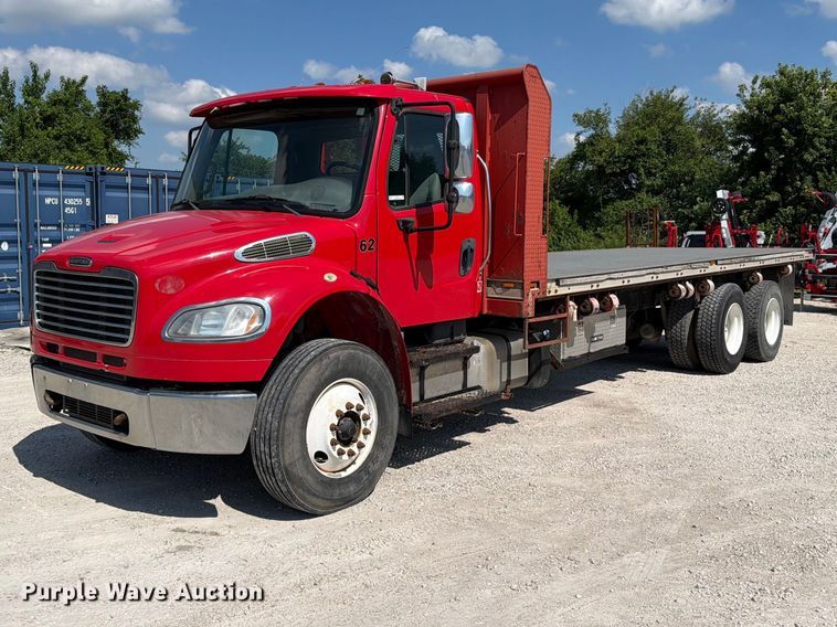 2017 Freightliner Business Class M2 flatbed truck - EO8613
