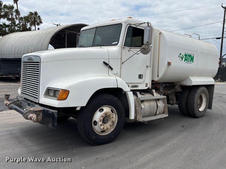 2001 Freightliner FLD112 water truck - ER7599