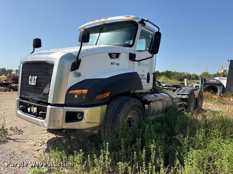 2015 Caterpillar CT660 semi truck - ET0327
