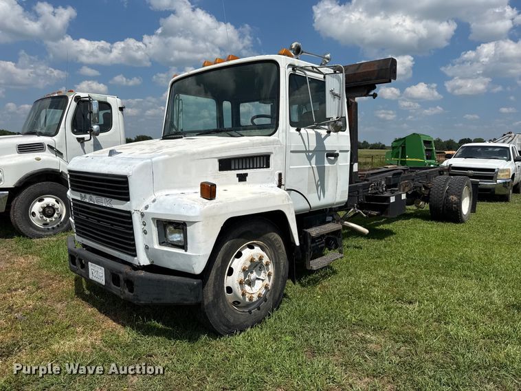 1998 Mack CS roll-off container truck - EX2101