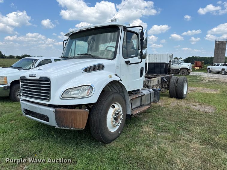 2014 Freightliner Business Class M2 semi truck - EX2103