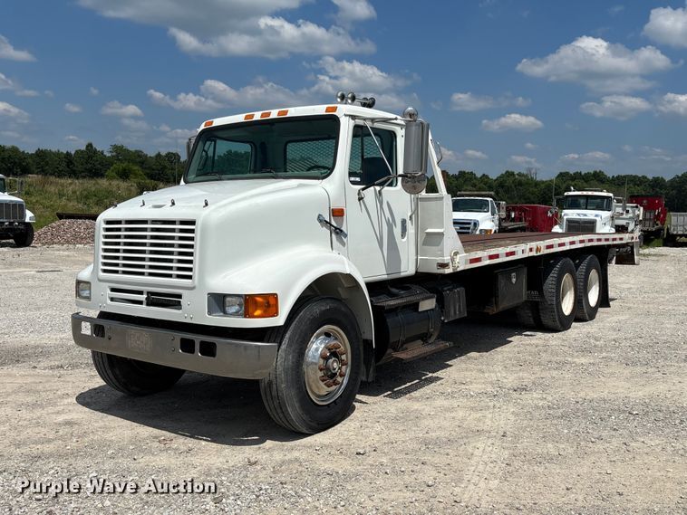 1998 International 8100 rollback truck - FC1895