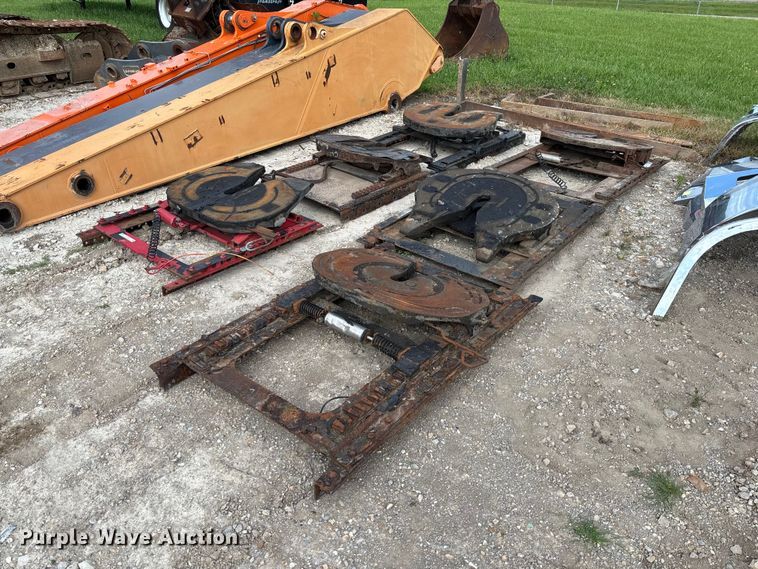 (6) sliding fifth wheel plates - FC1929