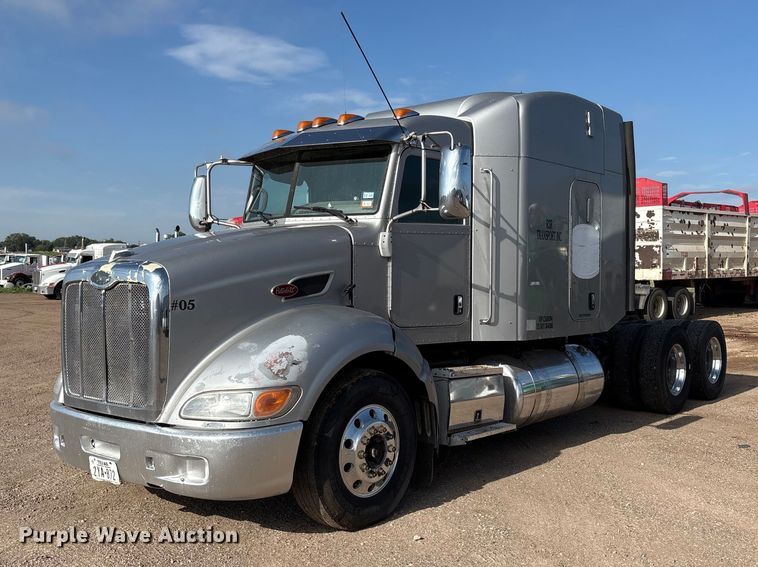 2012 Peterbilt 384 semi truck - FC2450