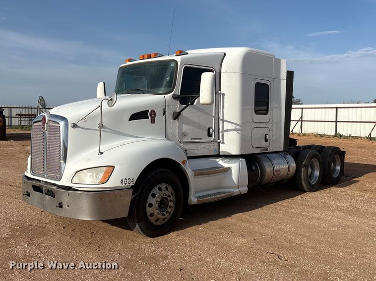 2015 Kenworth T660 semi truck - FC2470