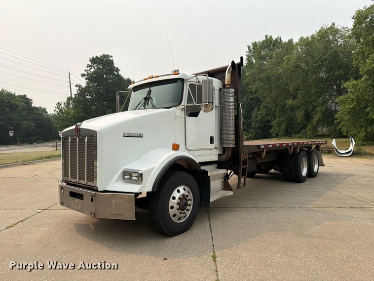 2005 Kenworth T800 flatbed truck - FC3252