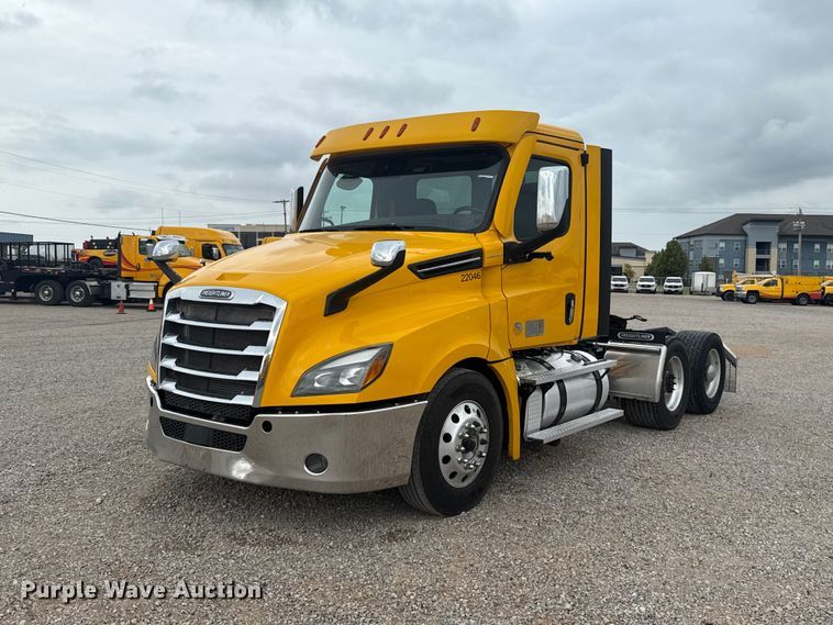 2022 Freightliner Cascadia 126 semi truck - FC4050