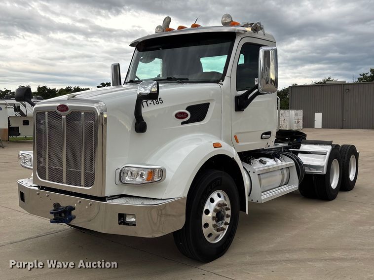 2016 Peterbilt 567 semi truck - FG0470