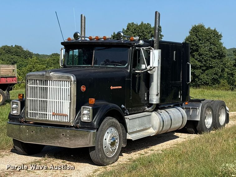 1987 International F-9370 semi truck - FG0538