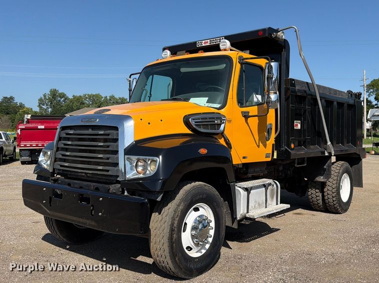 2013 Freightliner 114SD dump truck - FK3216