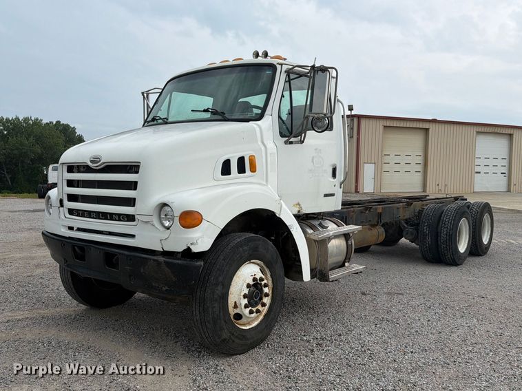 2004 Sterling L7500 truck cab and chassis - FK3536
