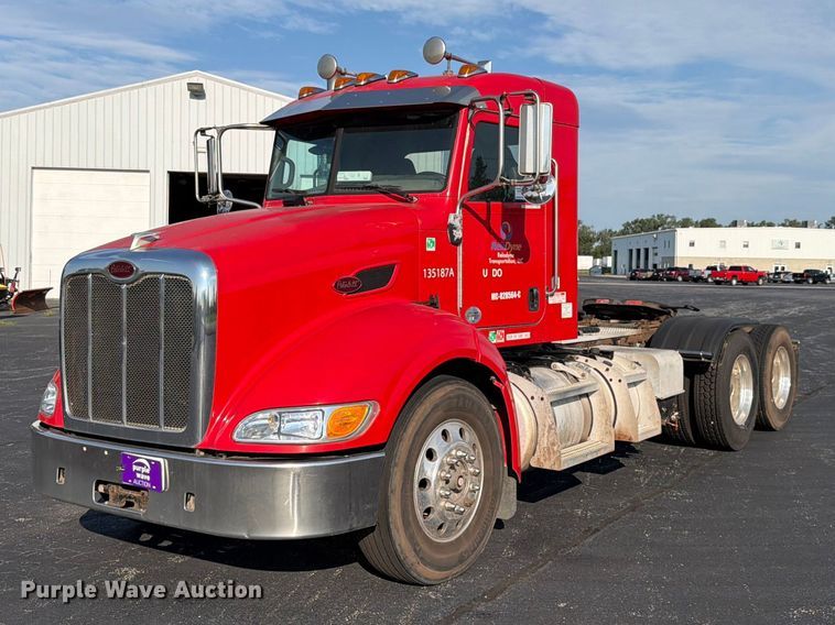 2013 Peterbilt 384 semi truck - FK4115