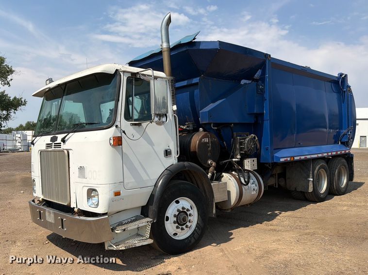 2006 Autocar WXR refuse truck - FM7571