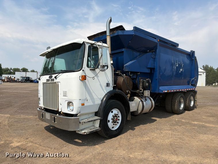 2006 Autocar WXR refuse truck - FM7572